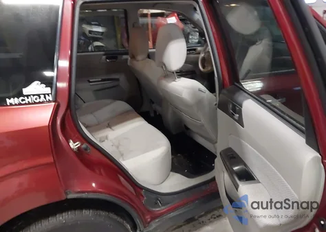 2011 Subaru Forester 2.5X Premium z USA, uszkodzony, nr VIN JF2SHADC0BH756252